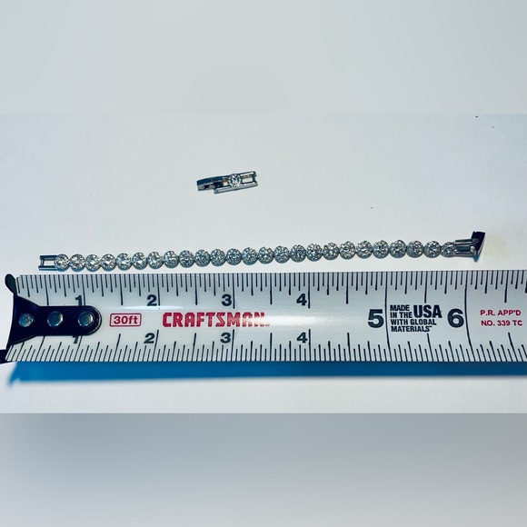 Quiet Luxury Tennis bracelet with extension - Picture 5 of 8